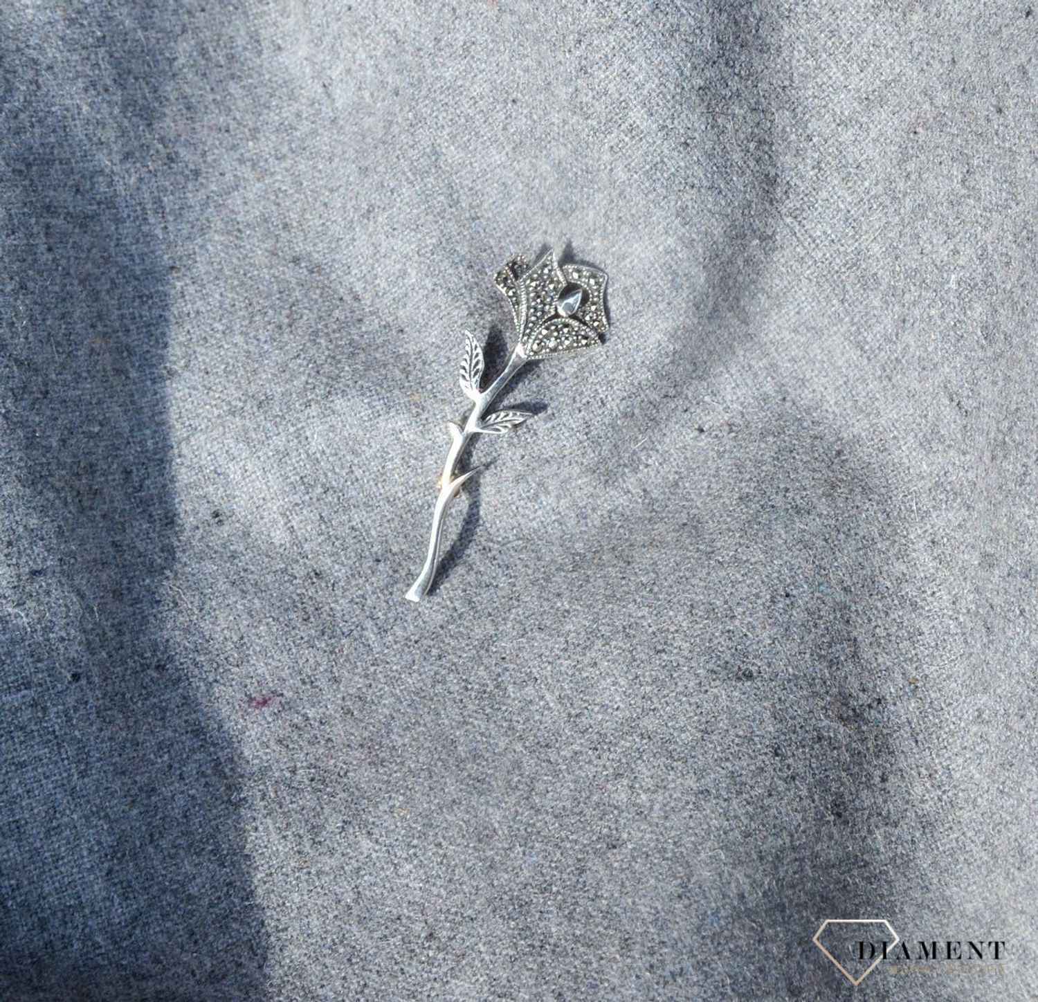 Srebrna broszka kwiat z markazytami BRO 207.jpg